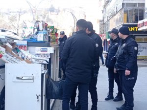 Hakkari polisi ve zabıtadan kaçak sigara denetimi