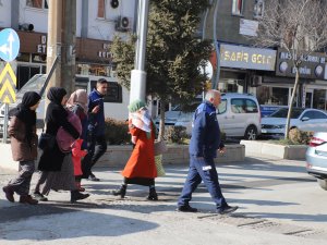 Hakkari zabıtasından dilenci operasyonu