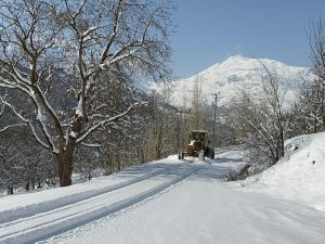 Şemdinli'de 6 yerleşim yeri ulaşıma kapandı