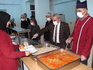 Hakkari’de, Minik Öğrencilerin Tamamına Ücretsiz Yemek