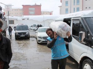 Müftülük görevlileri depremzedelerin yanında