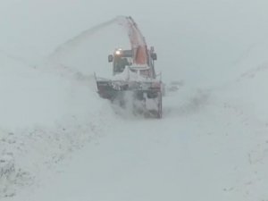 Şemdinli-Derecik yolu ulaşıma açıldı