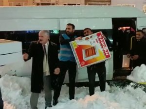 AK Parti Hakkari Yardım Tırı Adıyaman'a ulaştı