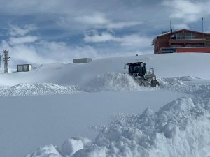 Hakkari'de 31 köy ve 88 mezra yolu kapandı