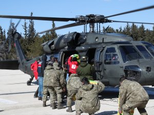 Helikopterler kırsal kesime yardım ulaştırıyor