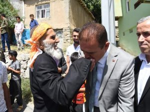 Hakkari’de Yaşlılar Saygı Haftası kutlanıyor