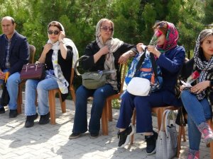 Yüksekova'da İranlılara görkemli karşılama