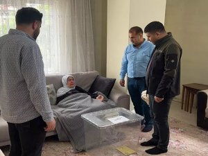 118 yaşındaki Kayran oy’unu evde kullandı