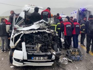 Sivas'ta üzücü kaza:4 ölü, 3 kişi yaralı