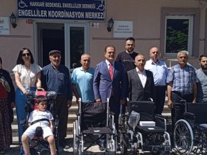 Hakkari'de engellilere sandalye dağıtıldı