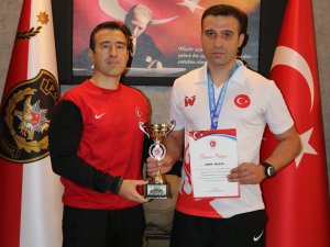 Hakkari polisi Kick Boks Yalçın şampiyonu