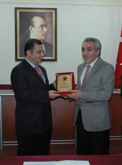 VALİ TÜRKER/E TEŞEKKÜR PLAKETİ