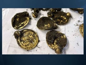 1500 yıllık altın kolye ve takılar buldu