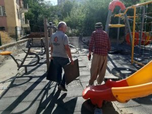 Çukurca'da çocuk parkı yenileniyor