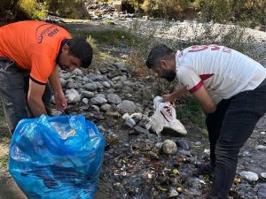 İmamlar kani reşte çevre temizliği yaptı