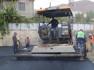 Hakkari Merzan'da 7 semt asfalta kavuşturuldu