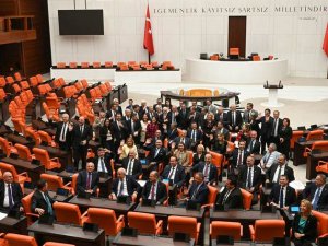 CHP milletvekilleri Meclis’te ‘Adalet Nöbeti’ne başladı