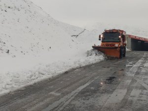 3 bin rakımlı Karabet'de karla mücadele