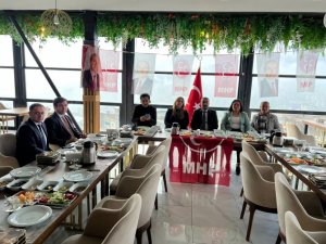 MHP'li Başkan" Basınla bir araya geldi"