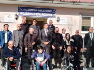 Hakkari'de 7 engelliye tekerlekli sandalye desteği