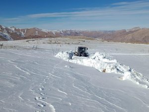 3 bin rakımda 2 metre karla mücadele