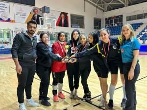 Hakkari'de KYK öğrencileri voleybol turnuvası