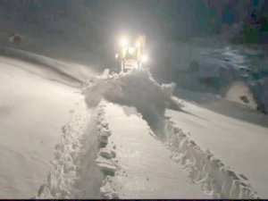 Faraşin Yaylası'nda karla mücadele