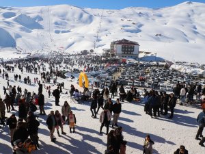 Hakkari 5.Kar festivaline 16 bin kişi katıldı