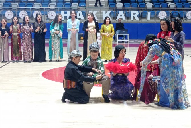Hakkari'de halk oyunları yarışması başladı