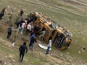 Hakkari-Van yolunda askeri araç kaza yaptı