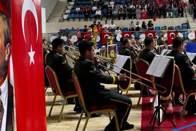 Hakkari'de askeri bando konserine ilgi