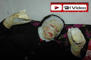 FEDAKAR ANNE ÇOCUĞUNU KURTARDI