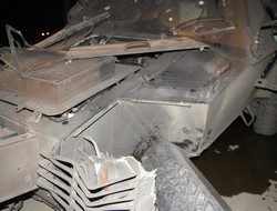 Patlamada hasar gören zırhlı araç