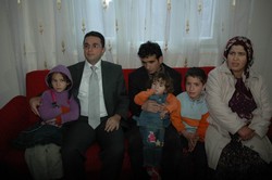 AKSU AİLESİNİN PREFABRİK EV SEVİNCİ