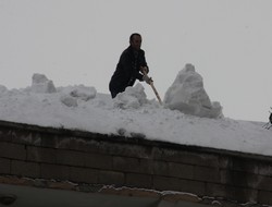 Kara gömülen Hakkari'den kar manzaraları