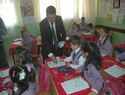 Hakkari'de "Okul sütü" dağıtımı