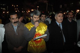 TEKEL İŞÇİLERİNE MEŞALELİ DESTEK...?
