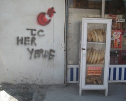 İŞYERİ DUVARLARINDA İLGİNÇ YAZILAR