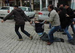 HAKKARİ`DE ŞİDDETLİ OLAYLAR ÇIKTI