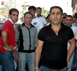 SANATÇI DİYAR ORTA REFÜJLERİ BOYATTI