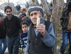 Gaz bombası Çivi ailesini mağdur etti