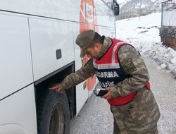 Jandarma'dan kış lastiği kontrolü