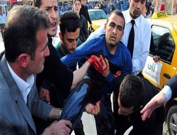 Van AKP mitinginde kan aktı