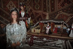 HAKKARİ HALK EĞİTİM SERGİSİ AÇILDI