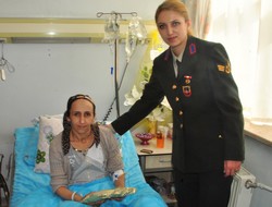 Jandarma'dan hastalara ziyaret