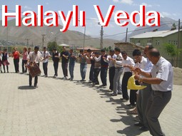 HAKKARİ FEN LİSESİN`DE HALAYLI VEDA