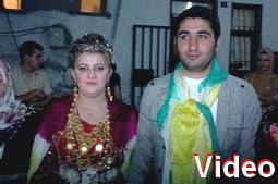 KAFADARLAR DÜĞÜNE RENK KATTI...