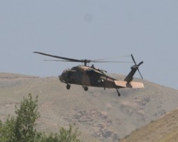 HAKKARİ`DE HELİKOPTER HAREKETLİLİĞİ