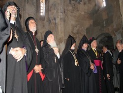 Ermeniler Van Akdamar’da 5. ayinini yaptı