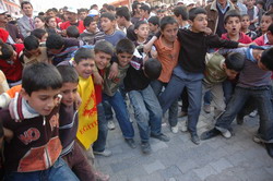 1 MAYIS KUTLAMALARI SONE ERDİ(2)